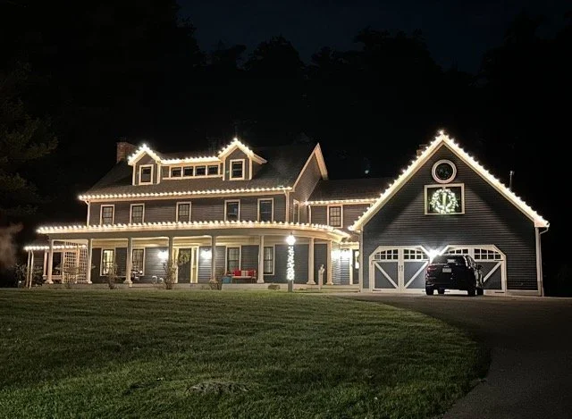 Holiday Light Installation You Can Count On 1 HolidayLightHangingService